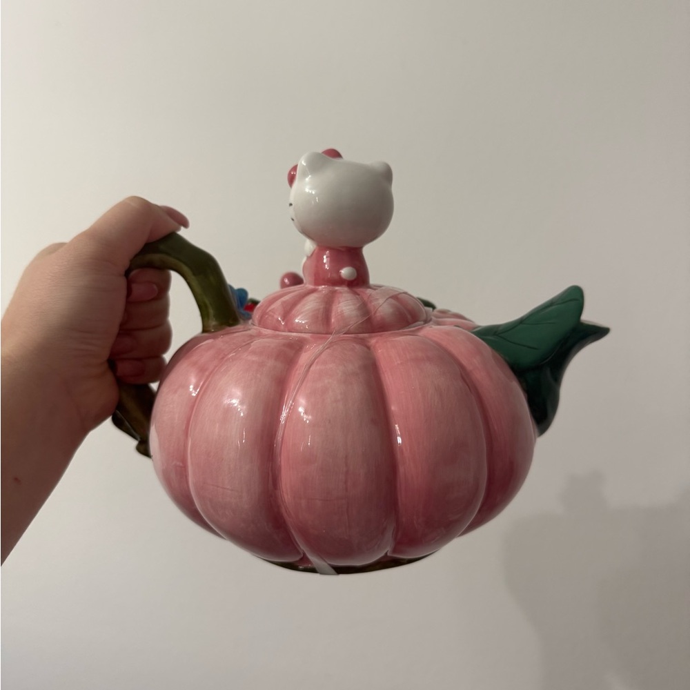 Hello Kitty Strawberry Teapot - Picture 2 of 2